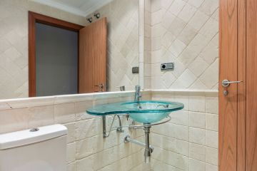 https://cdn.resales-online.com/public/vfg5a1ae82/properties/a9d4bb34912011ef84cf0217bc231ef4/w1200/10-bb915d1cb19341576dcdc994b81ab9c5.jpg?v=1729679481