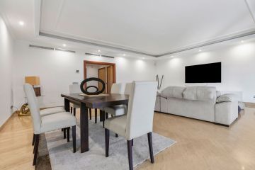 https://cdn.resales-online.com/public/vfg5a1ae82/properties/a9d4bb34912011ef84cf0217bc231ef4/w1200/3-e898b2bb2a2fdfd06d2c39894dce8316.jpg?v=1729679481